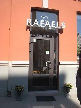 Rafael 3*